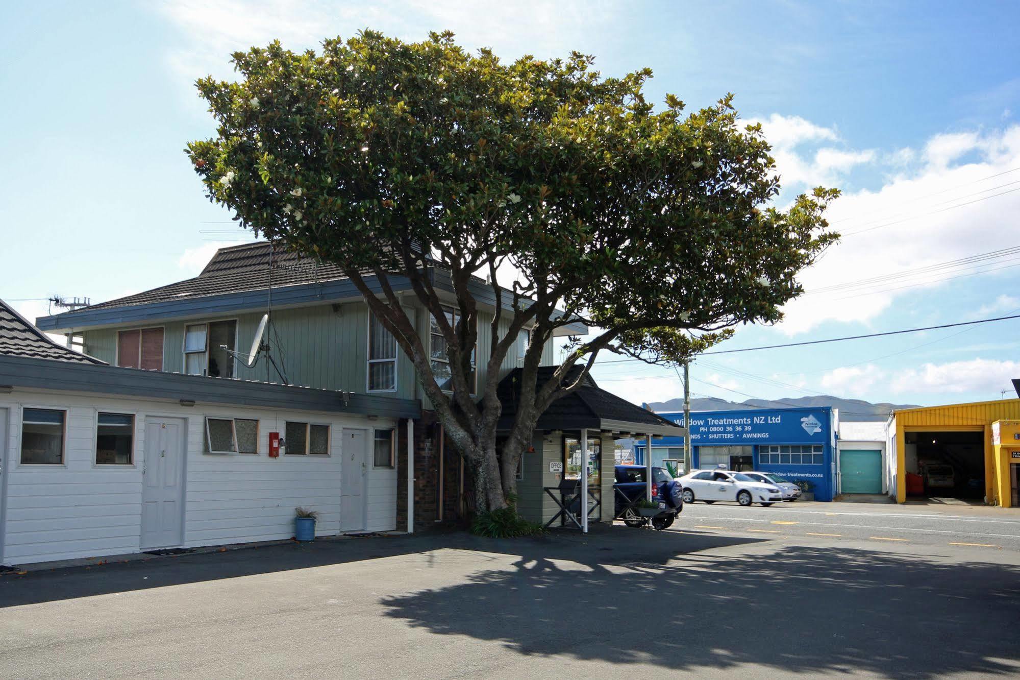Midway Pacifica Lodge ロワー・ハット エクステリア 写真