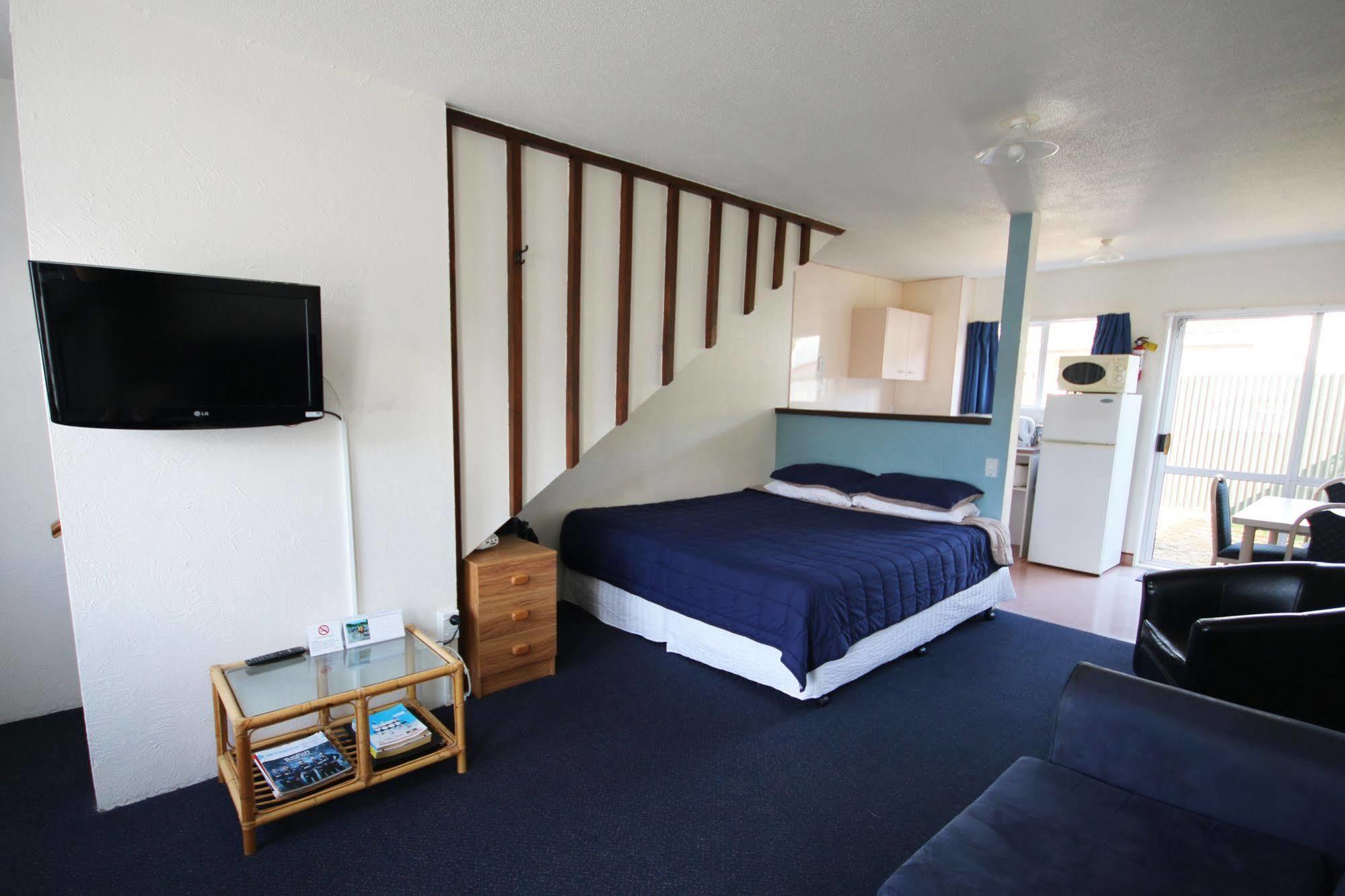 Midway Pacifica Lodge ロワー・ハット エクステリア 写真