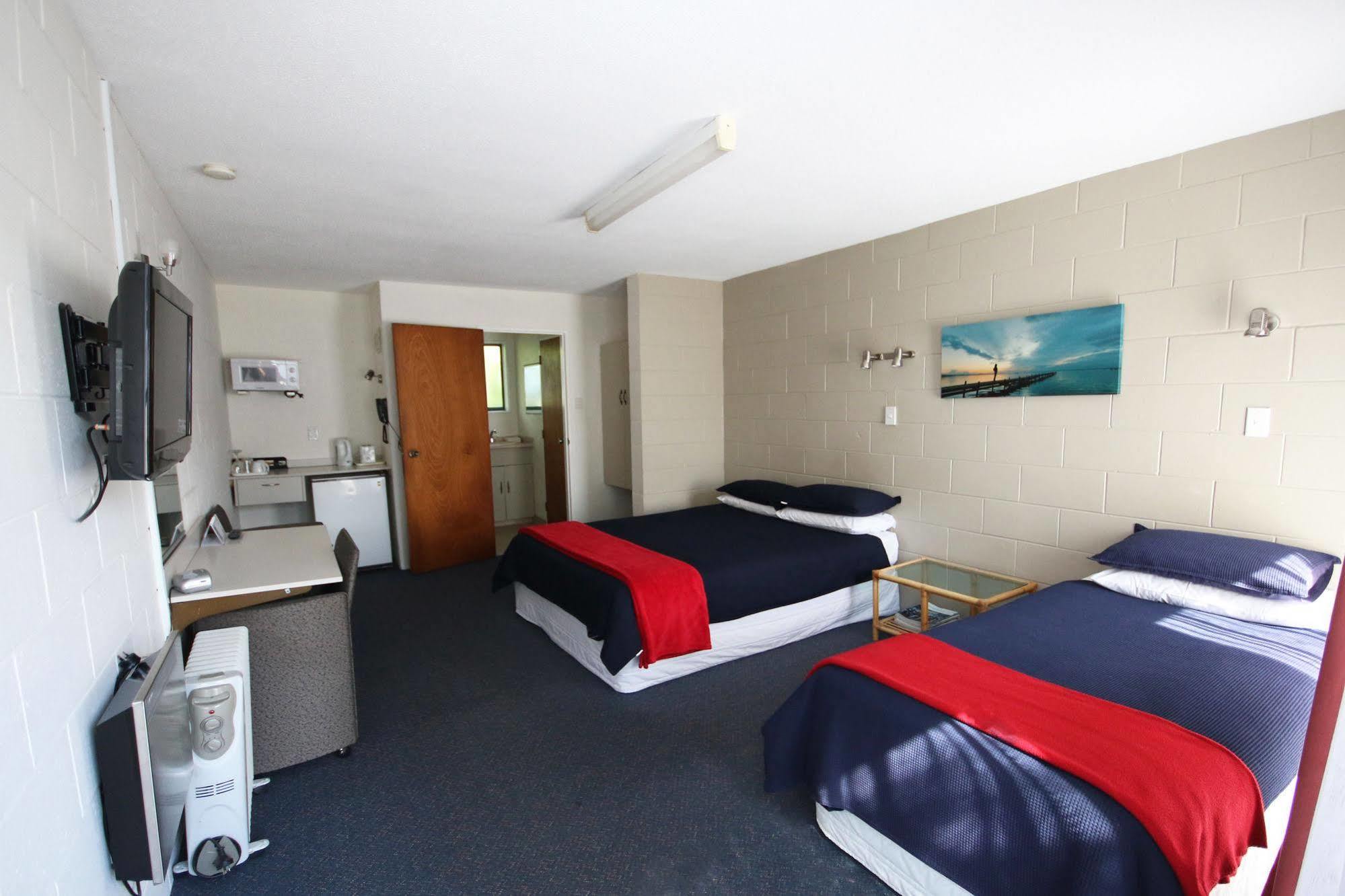 Midway Pacifica Lodge ロワー・ハット エクステリア 写真