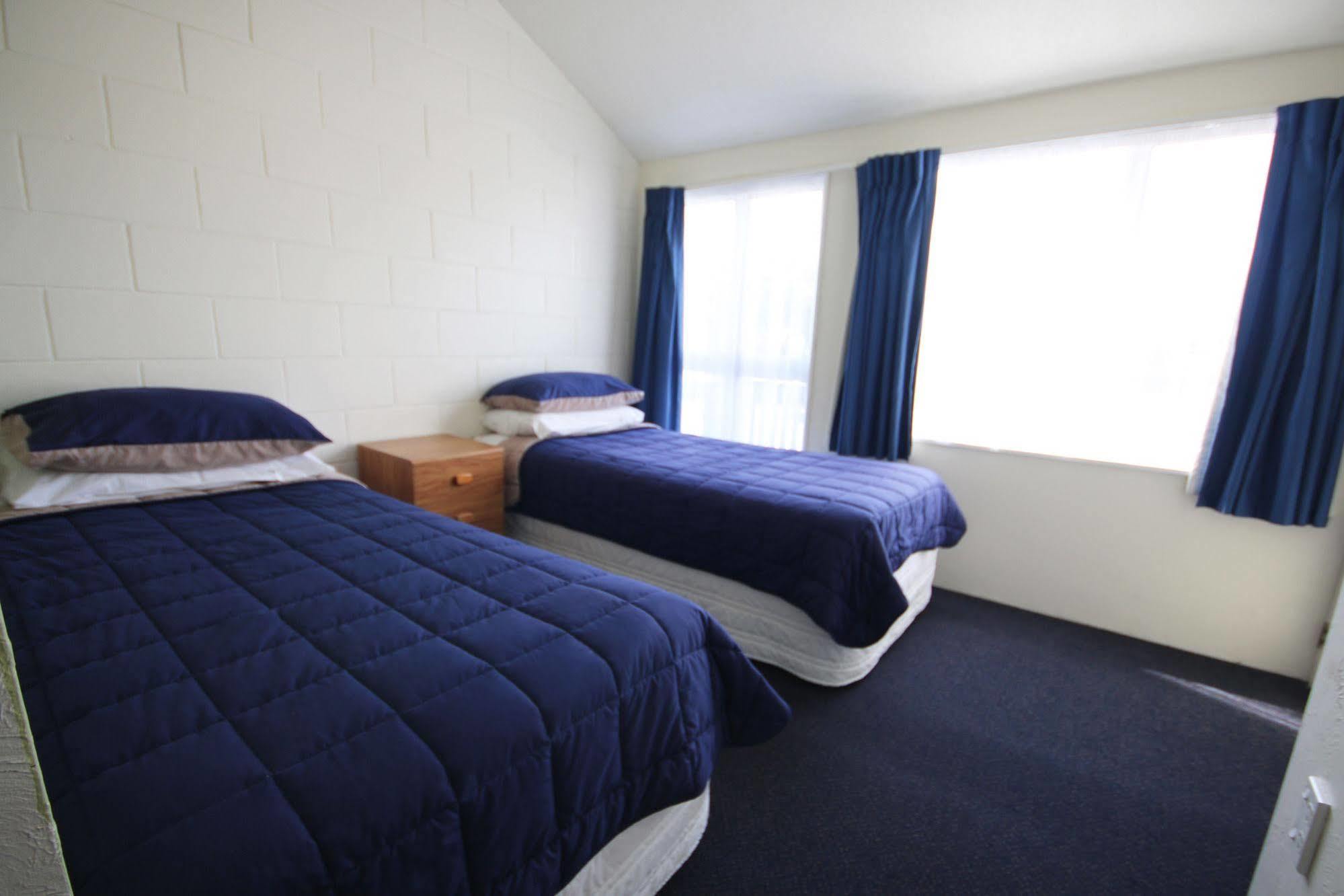 Midway Pacifica Lodge ロワー・ハット エクステリア 写真
